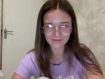 roouse – webcam model profile photo Image 6