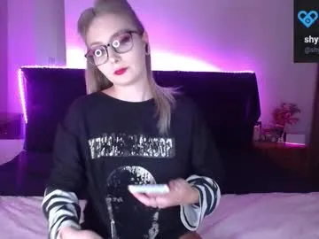 just_curly_ginger – webcam model profile photo Image 17