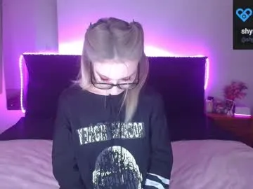 just_curly_ginger – webcam model profile photo Image 9