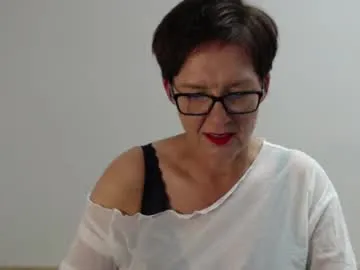 bisexualmilf – webcam model profile photo Image 5