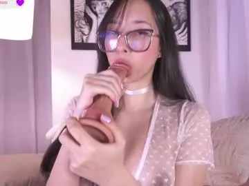 roouse – webcam model profile photo Image 12