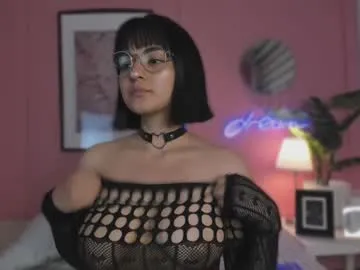 hornyshow_tv – webcam model profile photo Image 2