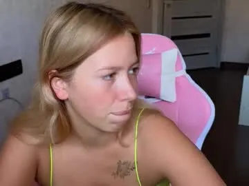 queenelia – webcam model profile photo Image 13