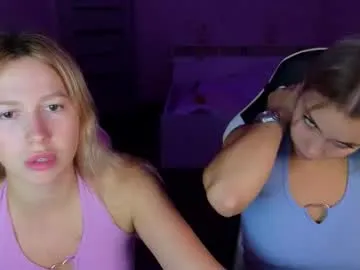 queenelia – webcam model profile photo Image 17