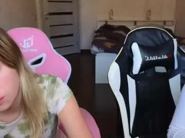 queenelia – webcam model profile photo Image 2