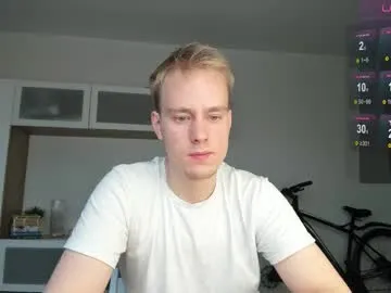 starvingo2002 – webcam model profile photo Image 7