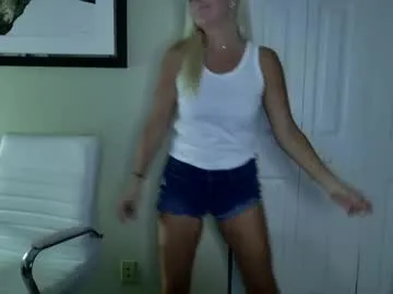 milknhunnny – webcam model profile photo Image 6