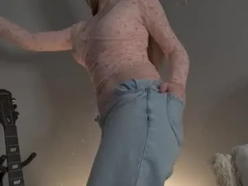 roouse – webcam model profile photo Image 10