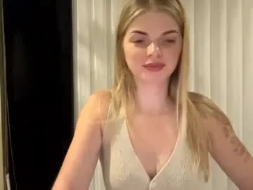 emilyart_ – webcam model profile photo Image 4