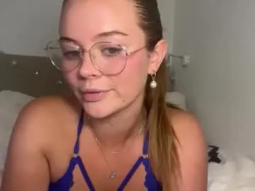 evelune – webcam model profile photo Image 13