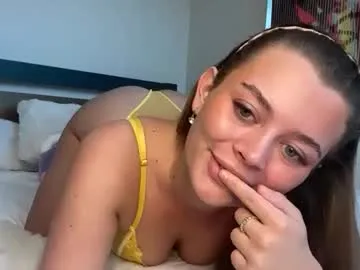 evelune – webcam model profile photo Image 7