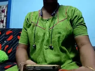 tamilmadhi520 – webcam model profile photo