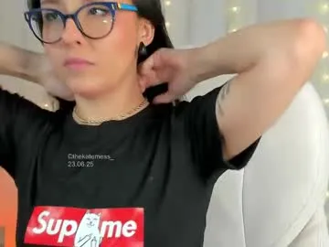 bisexualmilf – webcam model profile photo Image 7