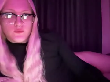 EstreIIa – webcam model profile photo Image 2