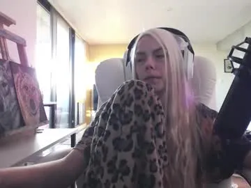 lorenpiyano – webcam model profile photo Image 19