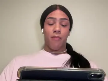 bisexualmilf – webcam model profile photo Image 10