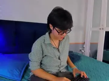 Earth_001 – webcam model profile photo Image 3