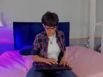 Earth_001 – webcam model profile photo Image 4