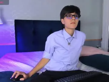 Earth_001 – webcam model profile photo Image 7