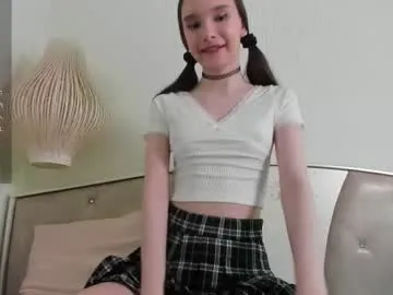 milly_shy – webcam model profile photo Image 15