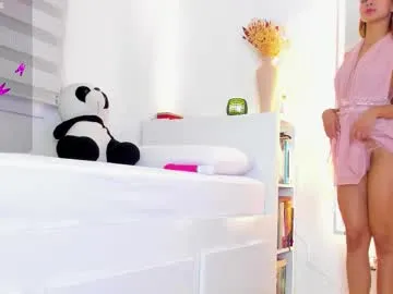 roouse – webcam model profile photo Image 4