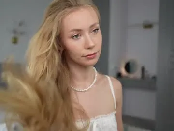 sarakinsly – webcam model profile photo Image 11