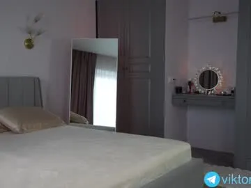 sarakinsly – webcam model profile photo Image 4