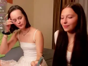 ariel_andcharlotte – webcam model profile photo Image 3