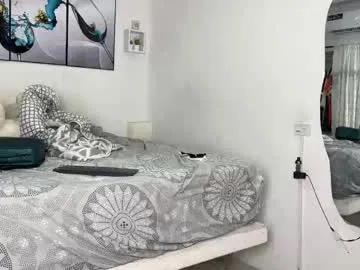 zui_lu – webcam model profile photo Image 5