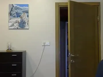 roouse – webcam model profile photo Image 5