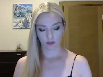 roouse – webcam model profile photo Image 6