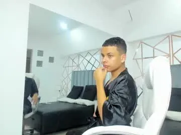 xavier_fox_ Image 2