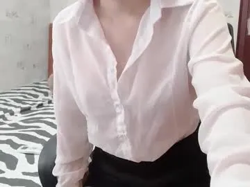 roouse – webcam model profile photo Image 2