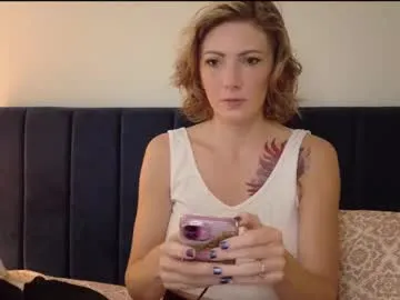 lynnalltop – webcam model profile photo Image 15