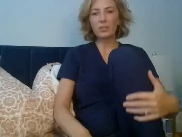 lynnalltop – webcam model profile photo Image 7