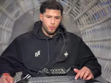 starvingo2002 – webcam model profile photo Image 2