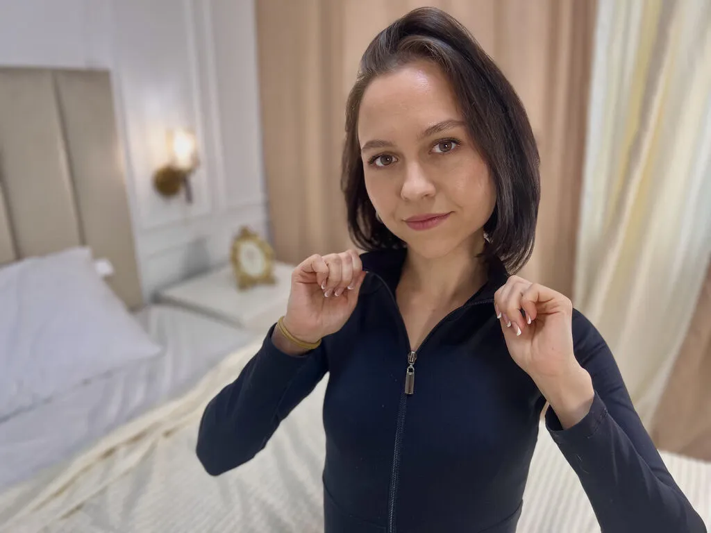 MonicaMoris – webcam model profile photo