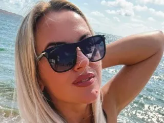 KiraCandyS – webcam model profile photo