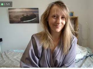 bisexualmilf – webcam model profile photo Image 3