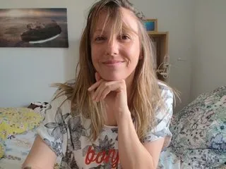 bisexualmilf – webcam model profile photo Image 4