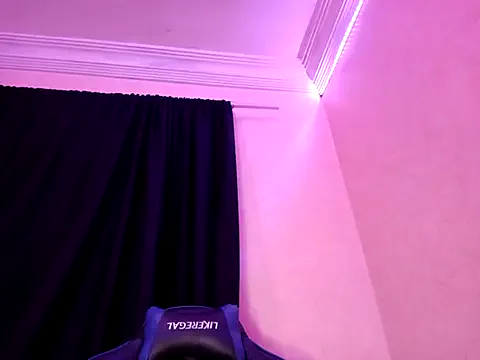 _Alicee_1 – webcam model profile photo Image 17