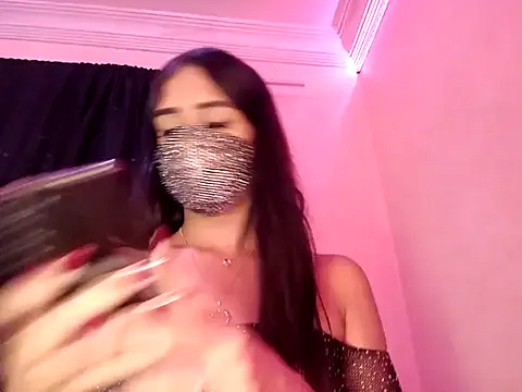 _Alicee_1 – webcam model profile photo Image 2