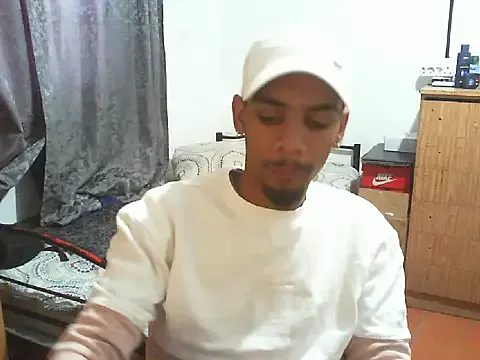 DomManlyGuy – webcam model profile photo Image 18