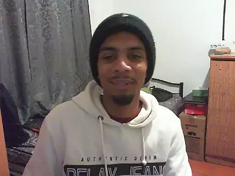 DomManlyGuy – webcam model profile photo Image 3