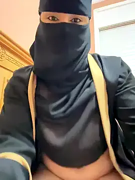 _Alicee_1 – webcam model profile photo Image 6