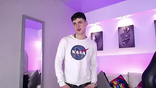 Earth_001 – webcam model profile photo Image 11