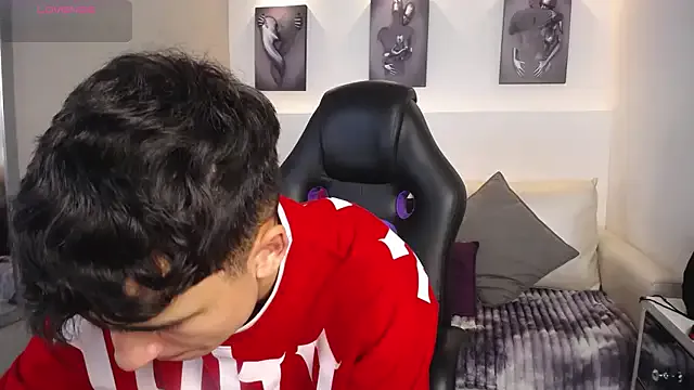 Earth_001 – webcam model profile photo Image 19