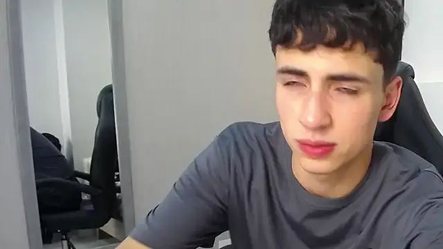 Earth_001 – webcam model profile photo Image 5