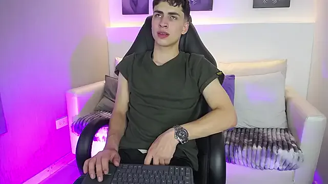 Earth_001 – webcam model profile photo Image 7