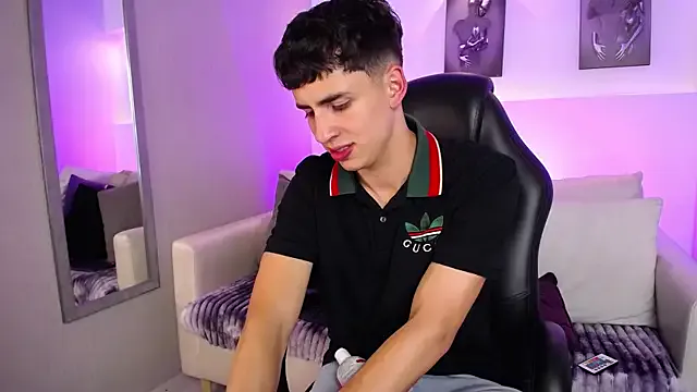 Earth_001 – webcam model profile photo Image 8